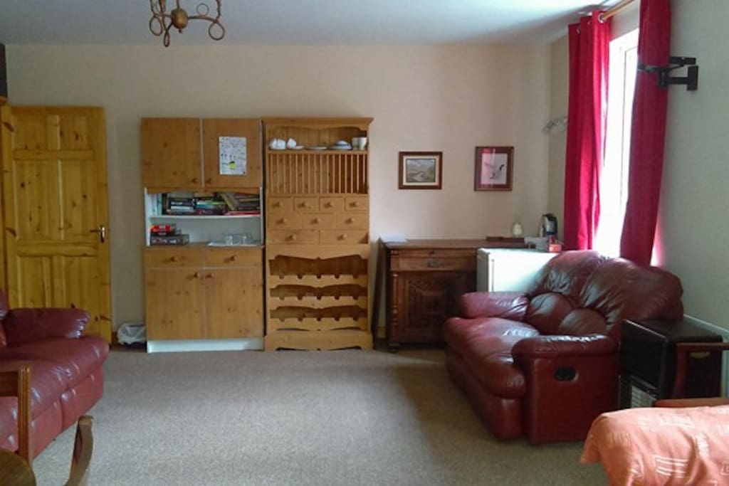 Guest living/dining area. Clean & spacious with tea/coffee facilities, crockery, cutlery, board games, books.
