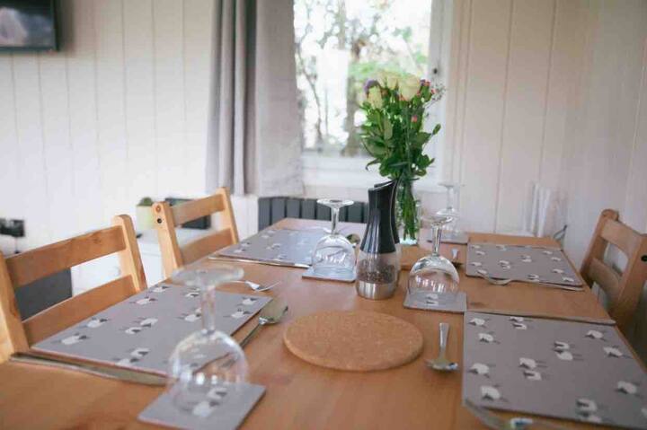 Entire  2 Bedroom Charming Cabin. - Wadebridge