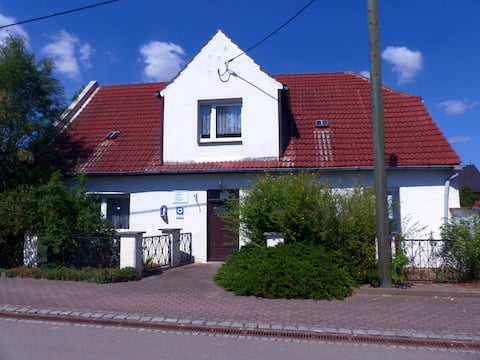 Tiha kuća za odmor u Döbrichau.