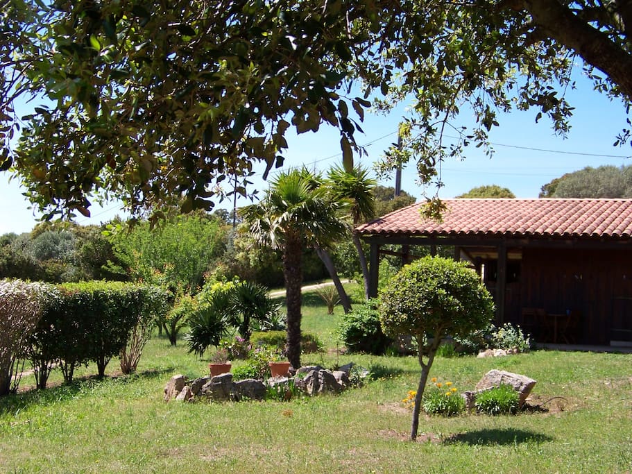 la maison et son jardin privatif
