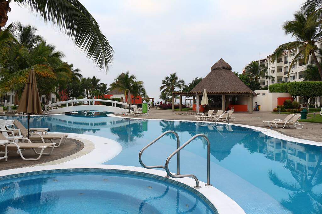 The pools have 3 different depth so that everyone can use them.