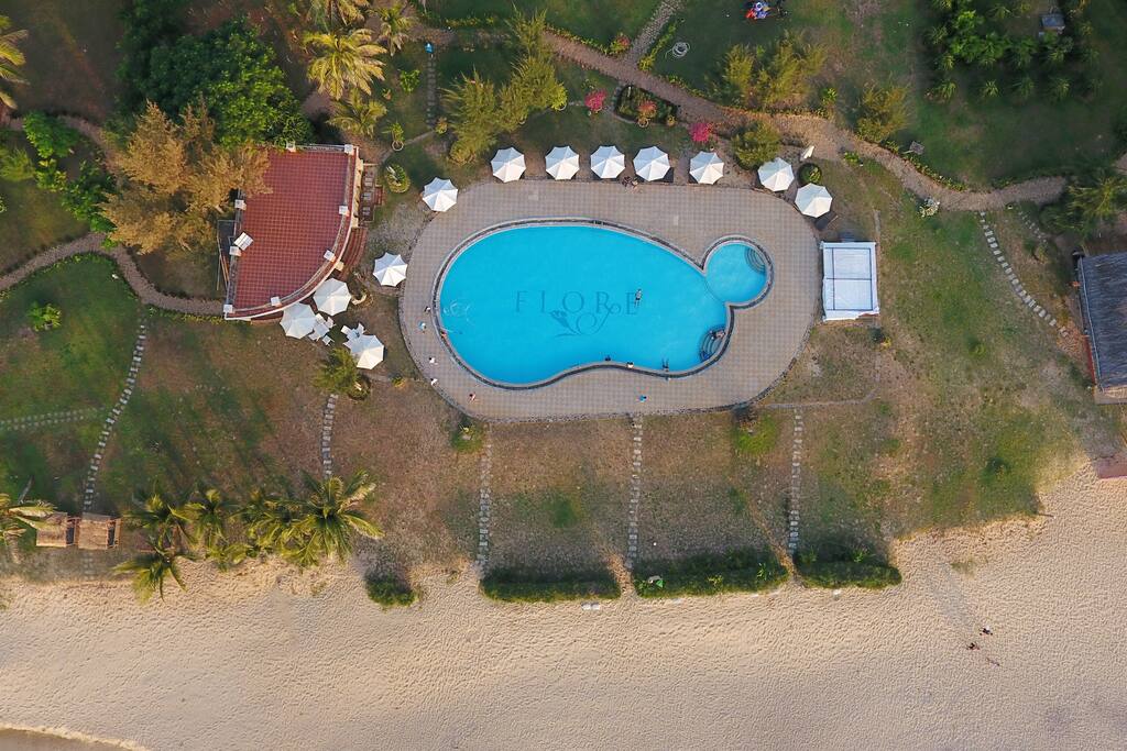 Swimming Pool with the bar nearby