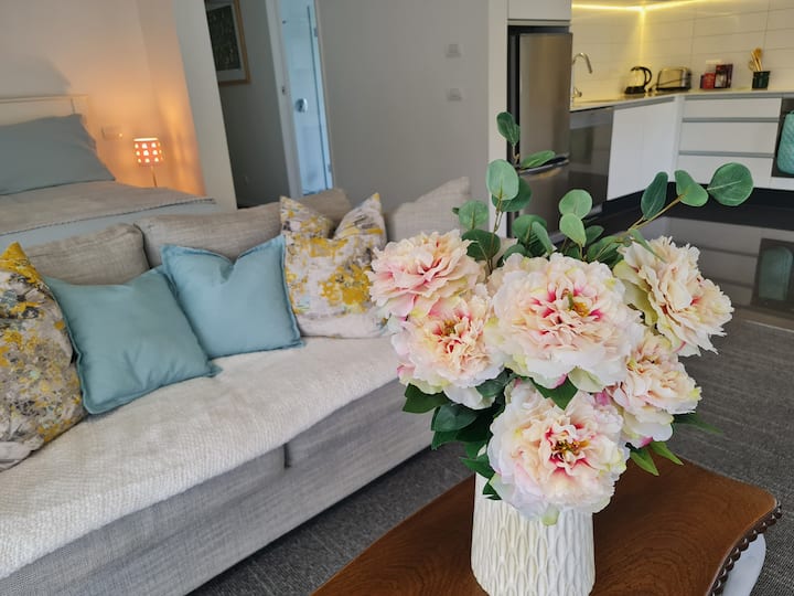 Mt Roy View - Close To Lake & Secluded For Two! - Wanaka