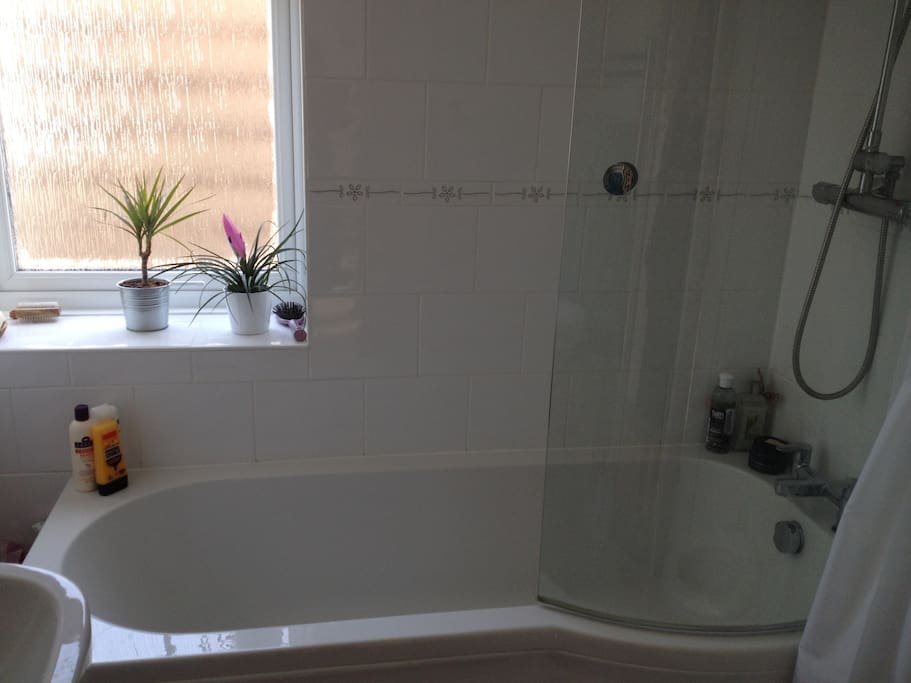 Bathroom (+ extra downstairs toilet)