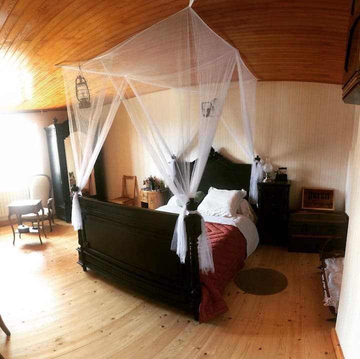 La 1800, Jolie Chambre Romantique - Lac de Chalain