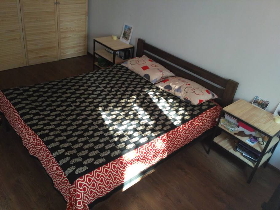 bedroom, bed