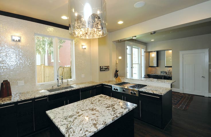 Luxury Living & Perfect Location Walk to Music Row