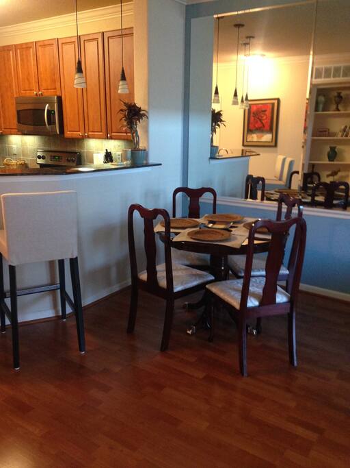 Dining area and Breakfast Bar