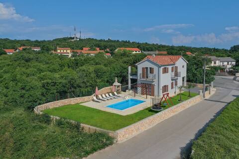 Villa Marko - with jacuzzi and private pool