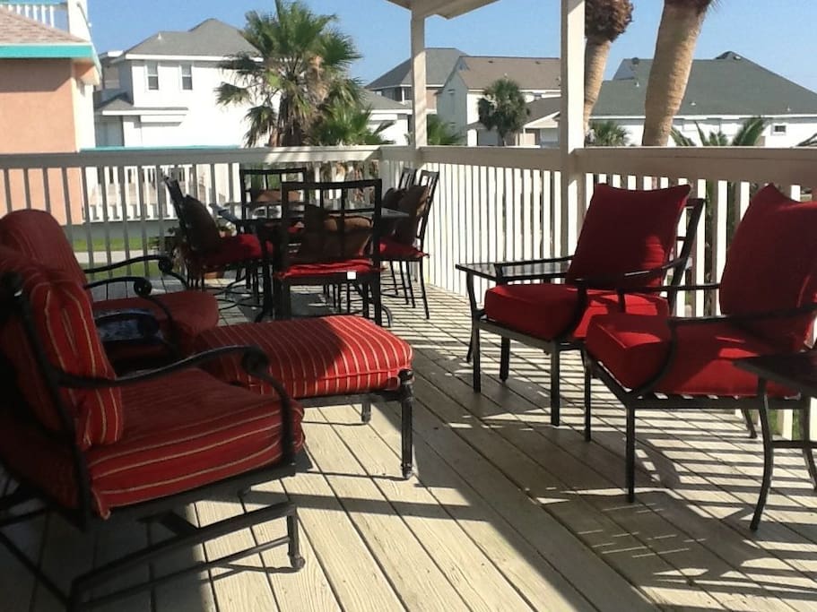 Front deck with comfy chairs for 4 and 2 dining areas