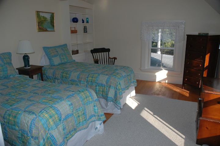 Chambre avant avec vue sur l'eau