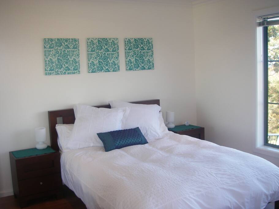 Bedroom with Queen Size Bed