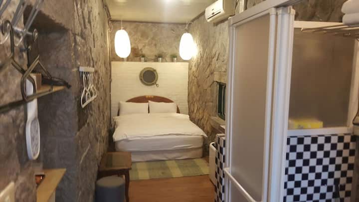 Walk Inn 3x3-Traditional Stone Room