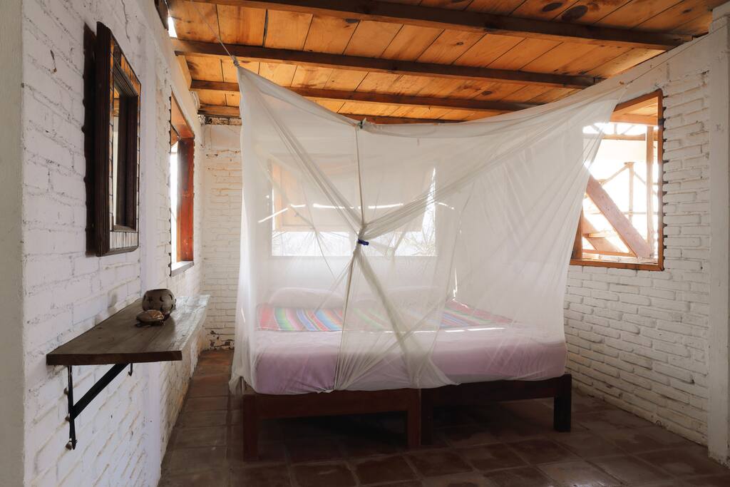 2nd floor room (king size bed)