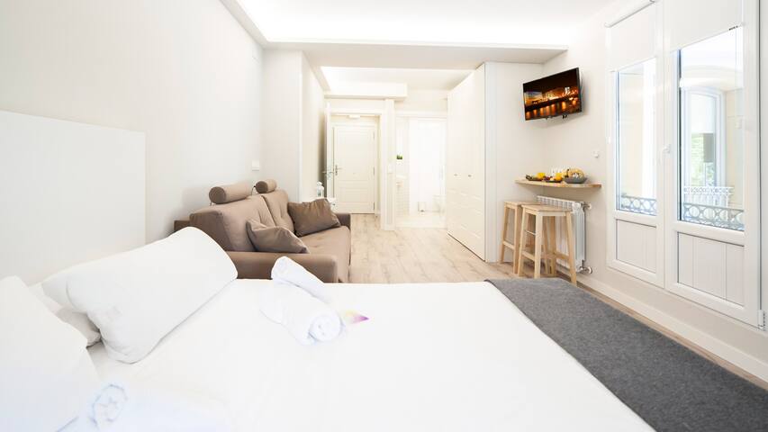 Amazing Central apart. 3 minutes Concha Beach.4pax gallery image 5