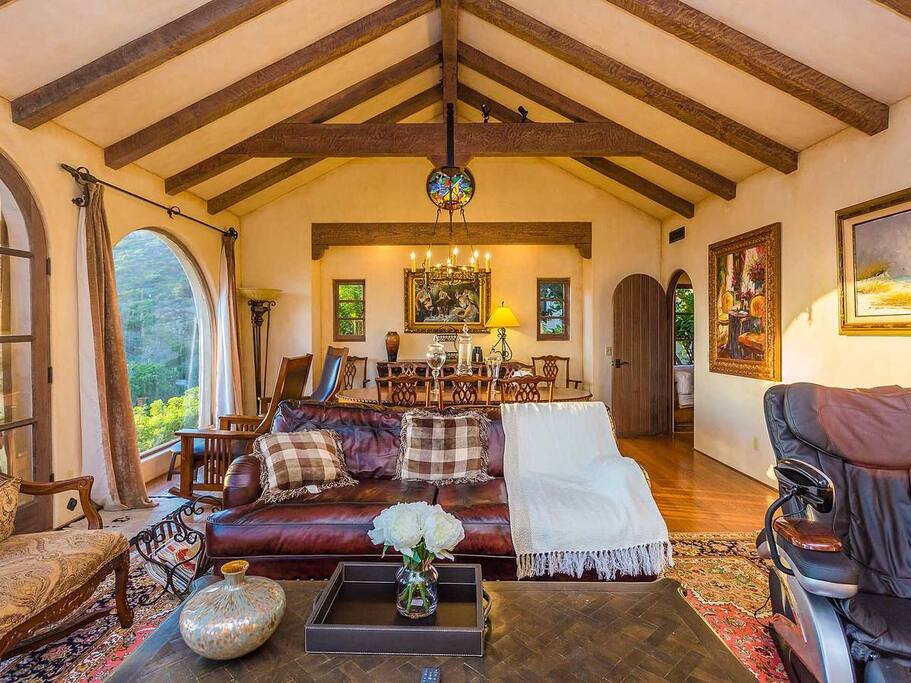 Living Room facing the dinning table