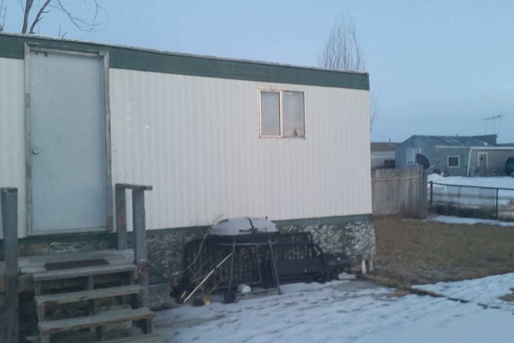 You'll have access to a yard and barbeque grill and picnic table. also plenty of parking