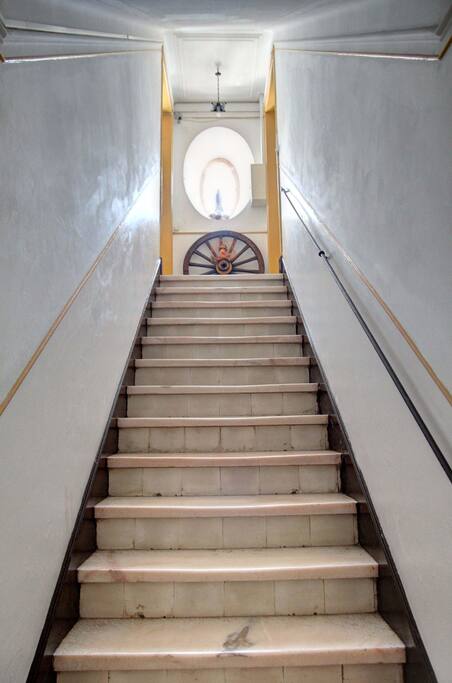 Escadaria de acesso à receção