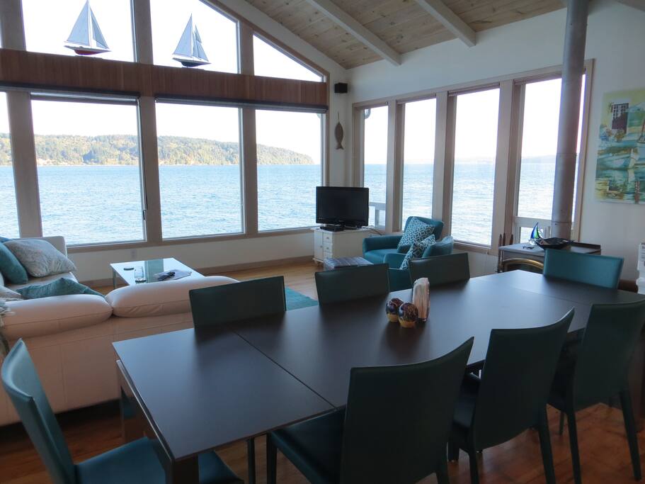 Dining table seats eight. Good if you have friends in the area over for dinner. (Limit is 6 guests on reservation)