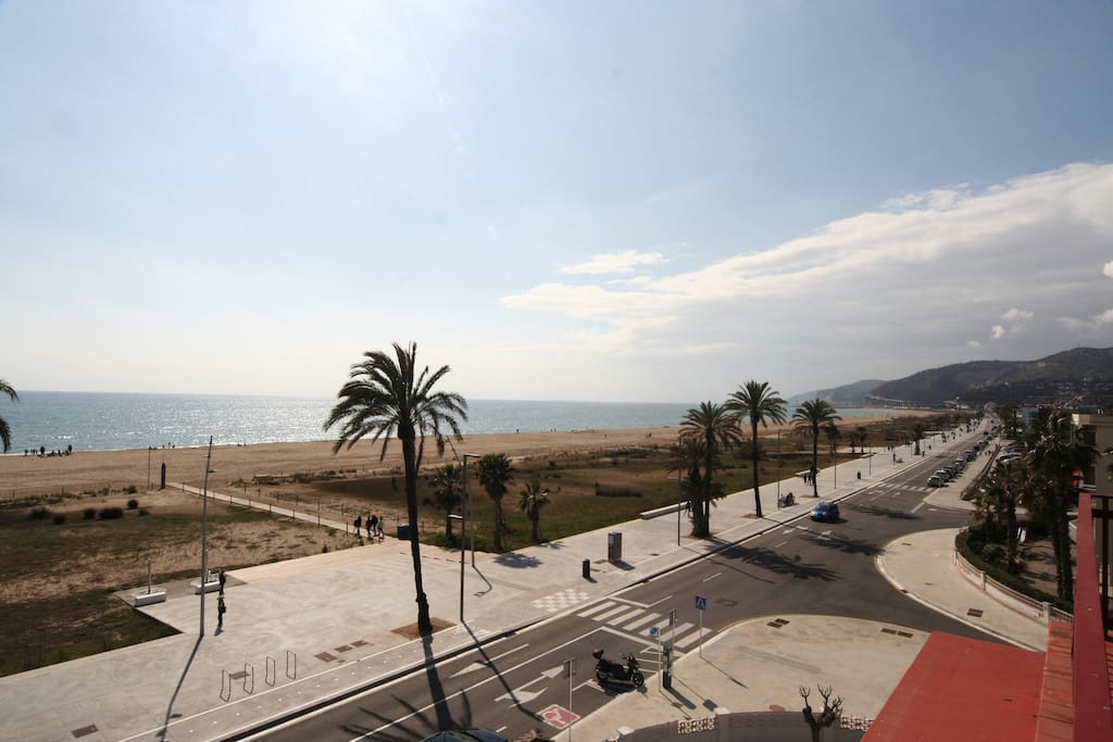 Exceptional views at only 15 min from Barcelona downtown by train