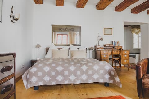 Top Airbnb: (2) Stylish apartment, historic centre, quiet in Altstadt