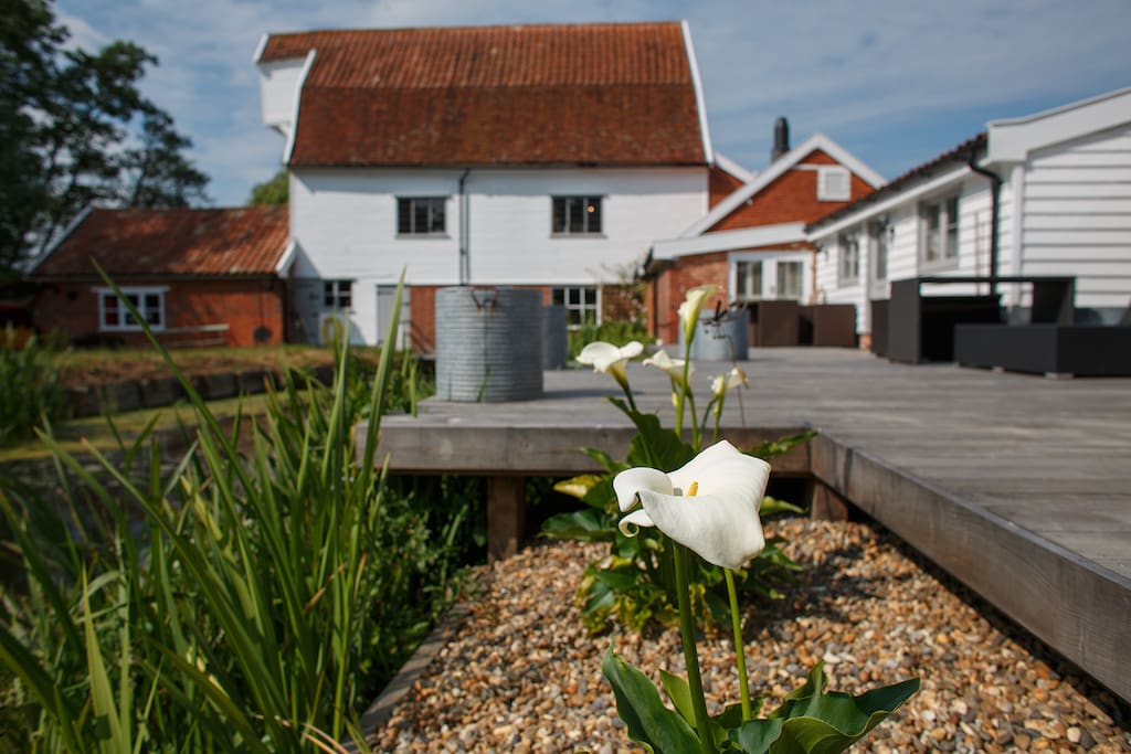 your rear decking behind the cottage faces south west for sunbathing heaven and glorious sunsets
