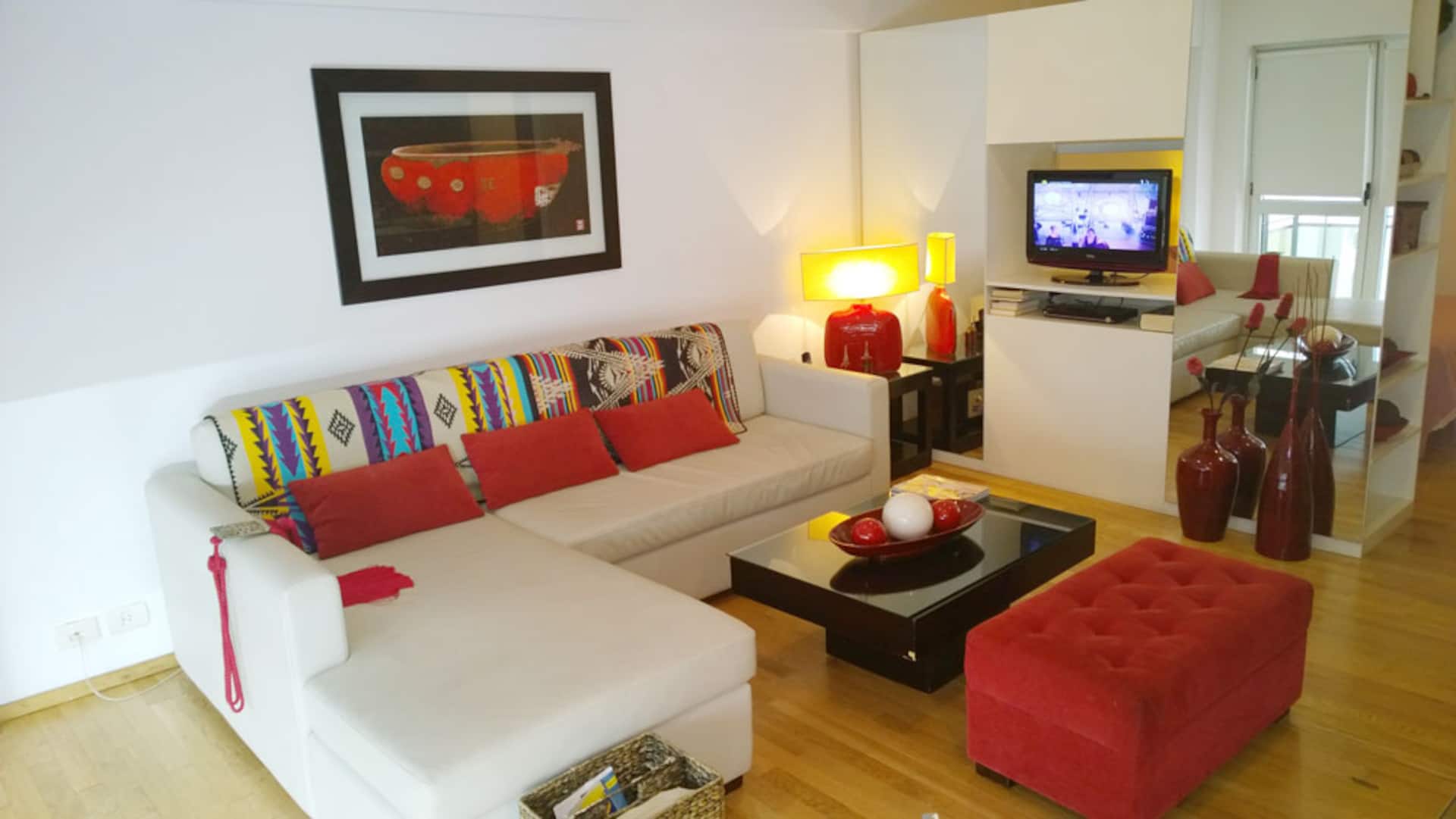 Large studio apartment in Retiro