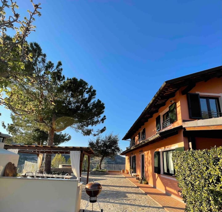 Luxury house with idyllic location and great views Vacation homes for