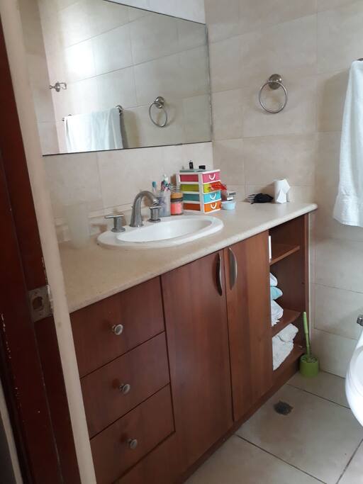 Sala de baño de la habitación principal para 4personas.