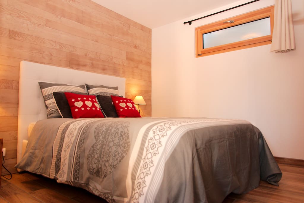 Chambre à coucher, lit 2 personnes 140x190