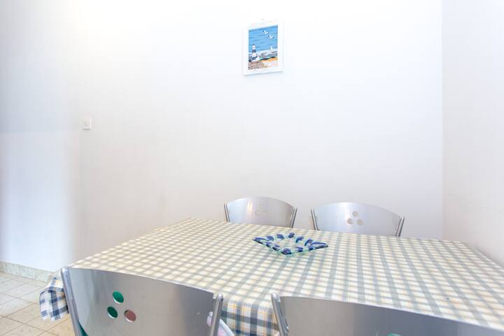 V2 - Charming Apartment in a Peaceful Location