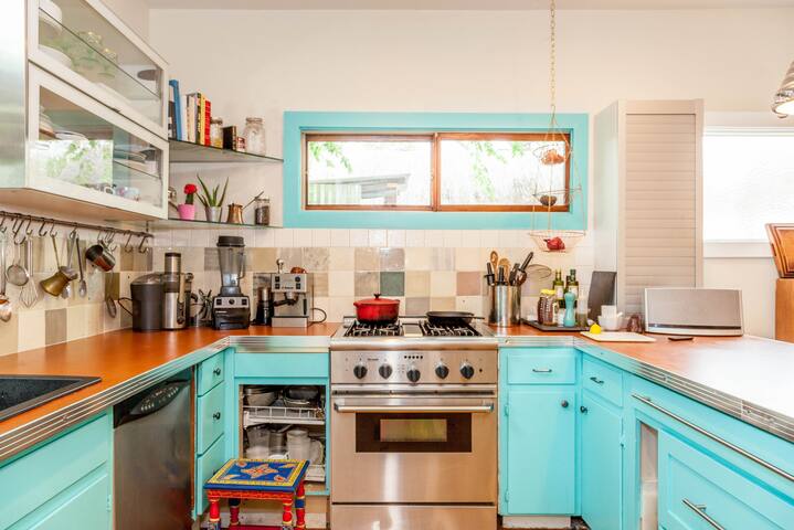 Central East Side Compound gallery image 3