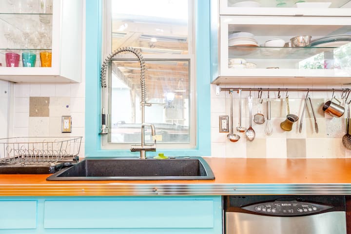 Central East Side Compound gallery image 4