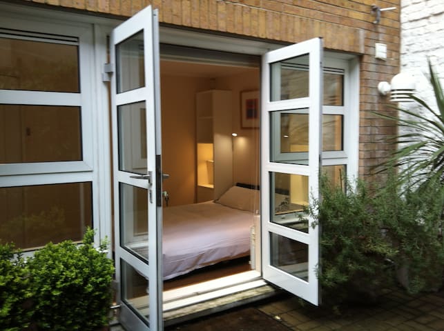 Private room + bathroom + garden