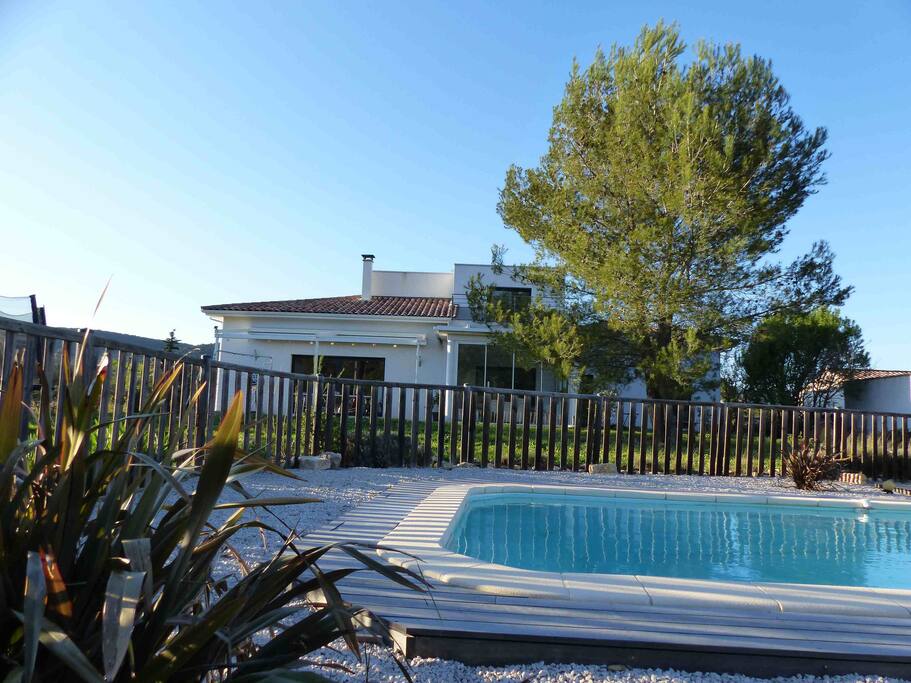 Coté sud avec piscine