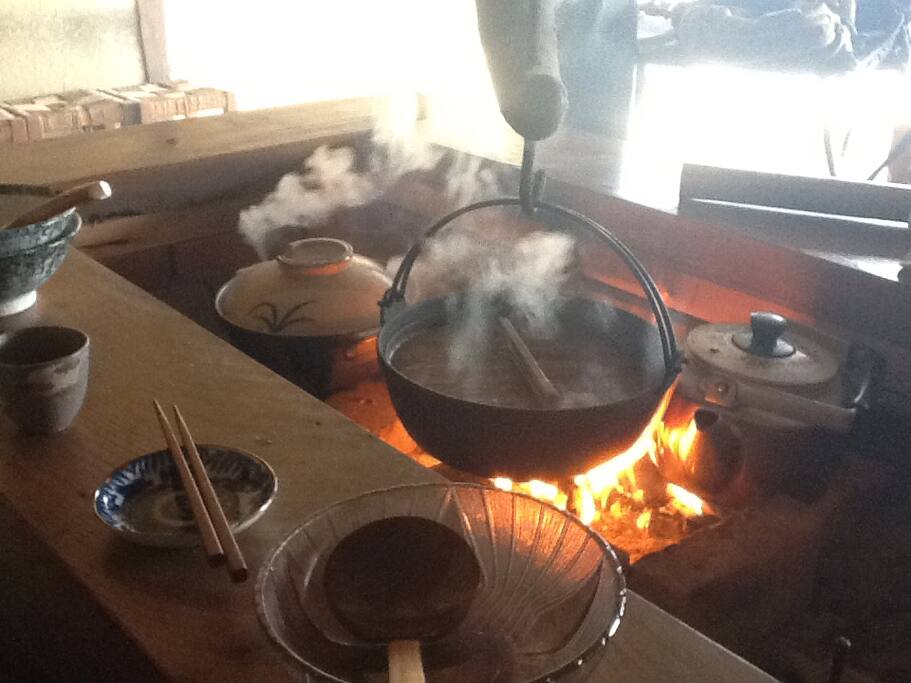 囲炉裏を楽しんでいただけます。
