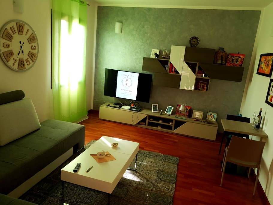 angolo relax con tv, wifi gratuito, abbonamento Netflix, ps4