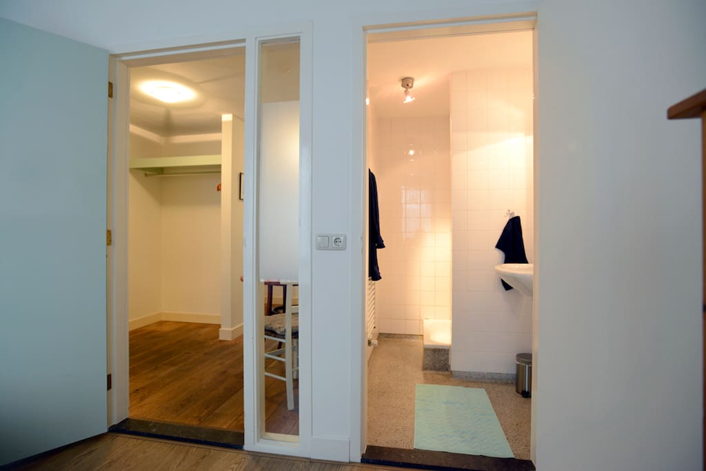 The bedroom leads to the spacious hallway and kitchenette and shows the separate shower facility. Toilet in the hall.