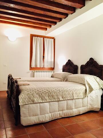 Venice Romantic home gallery image 5