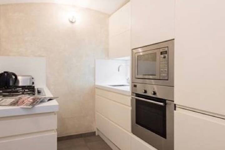 Knightsbridge – 2bd near famous HARRODS (A) gallery image 5