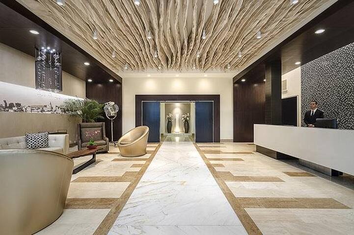 Resort Style Luxury Apartment – Amazing Location! gallery image 2