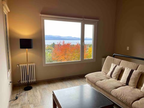 Anuncio de Airbnb popular: Modern Apartment with Lake View, Parking, Wi-Fi, 4 en San Carlos De Bariloche