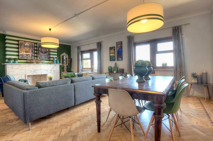 30 guests Upper Class gallery image 4