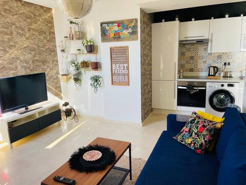 Popular Airbnb listing: Beautiful Cozy Apartment in the center of Casablanca in Arrondissement De Sidi Belyout ⵜⴰⴳⵥⵥⵓⵎⵜ ⵏ ⵙⵉⴷⵉ ⴱⵍⵢⵓⵟ مقاطعة سيدي بليوط