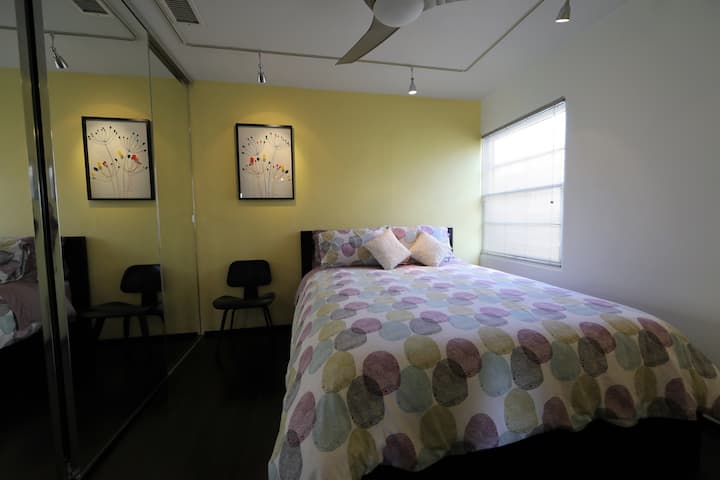 Жълта спалня - матрак с двойно легло (средна твърдост)