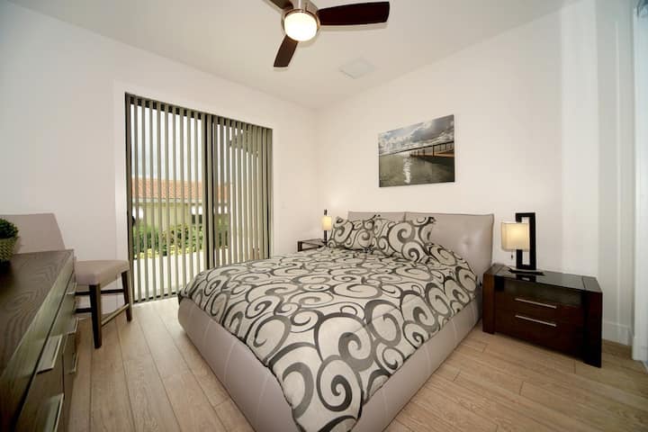 Villa Palms at Mayfair - Guest Bedroom 2