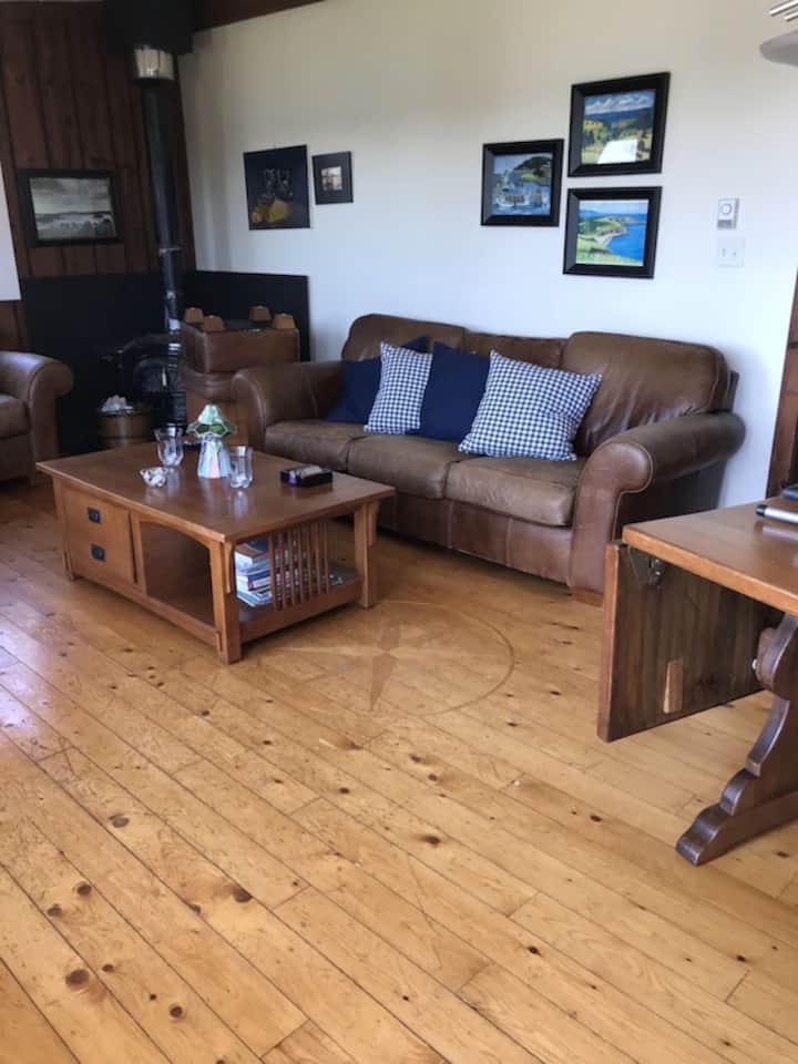 Beautiful Waterfront Cottage - Antigonish