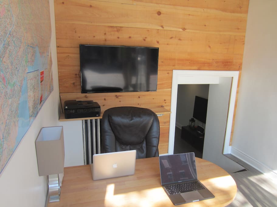 The front office space accommodates 3-4 people and provides a great work area. Print off any work or files or connect your laptop to the TV through the HDMI cord. The far wall features a large map of the city.