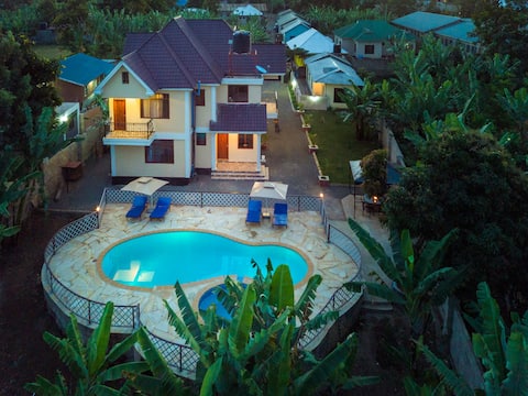 Apartment 3Bedroom: Rayan Apartments&Safaris