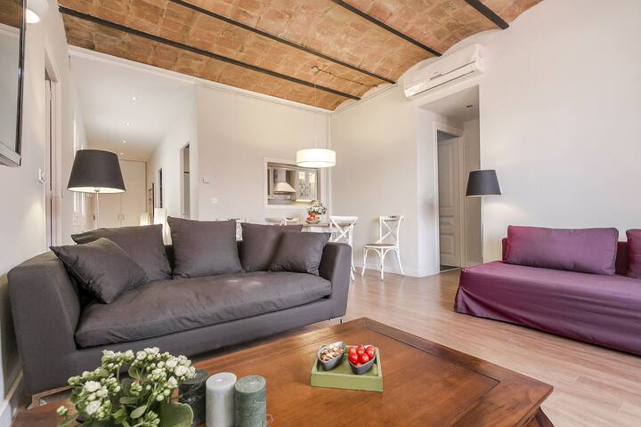 Penthouse apartment with terrace in Pau Claris gallery image 4